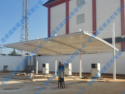 张拉膜停车棚